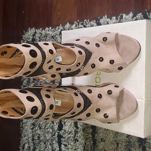 New! Never worn womens stiletto heels